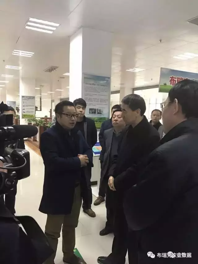 察布瑞克支持“互联网+农业”CQ9电子河南副省长王铁视(图3)
